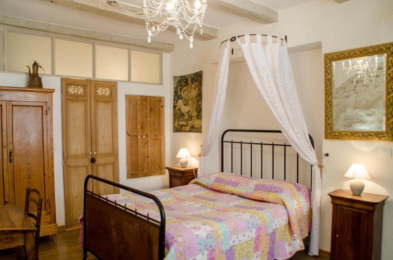 Hotel Les Remparts เวอนาสก์ ภายนอก รูปภาพ