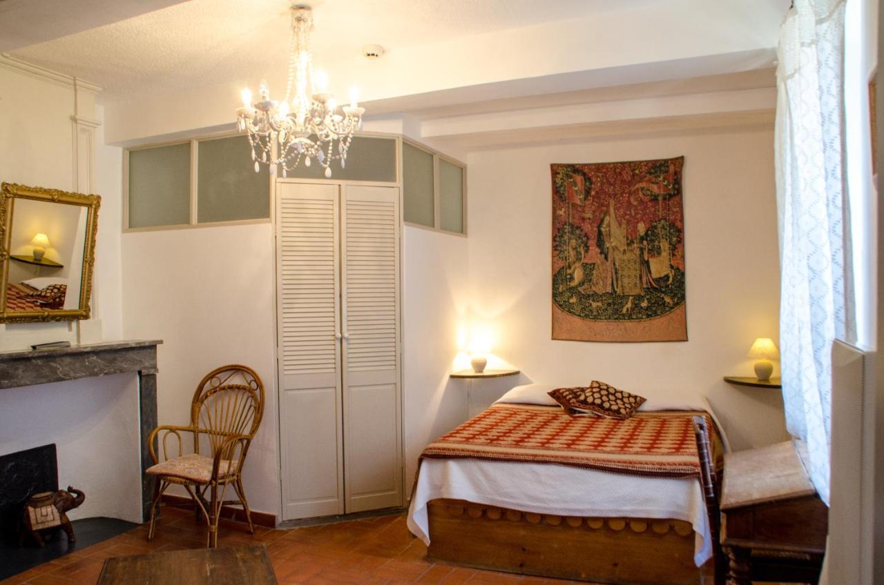Hotel Les Remparts เวอนาสก์ ภายนอก รูปภาพ