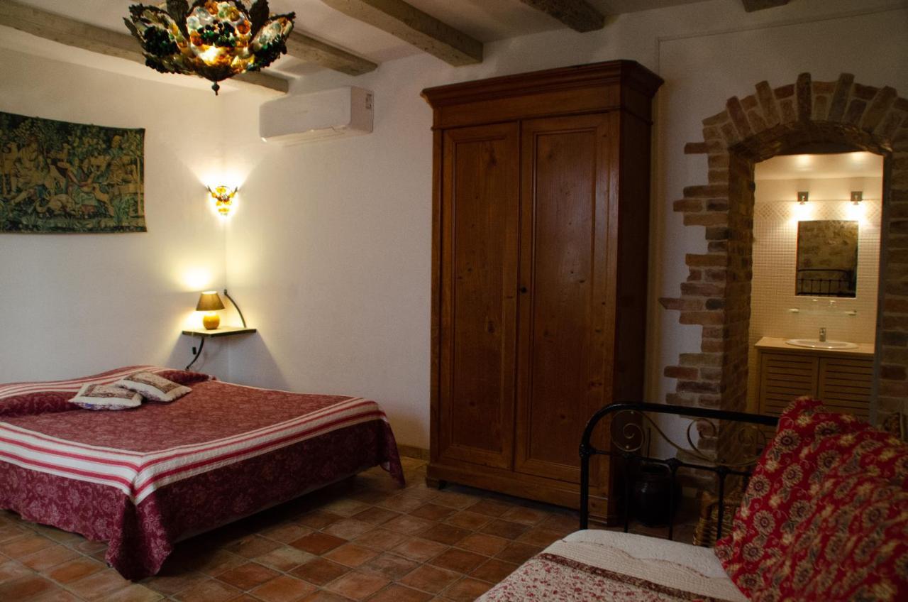 Hotel Les Remparts เวอนาสก์ ภายนอก รูปภาพ